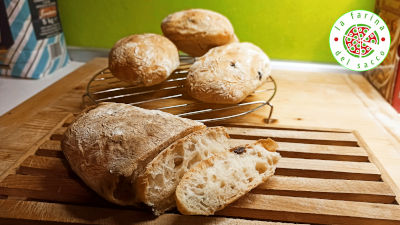 Pane Ciabatta con Olive Taggiasche