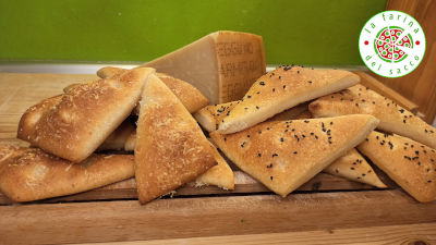 Triangolini di pane al Parmigiano